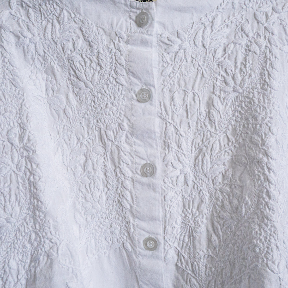 チカン手刺繍シャツ(ハイネック)