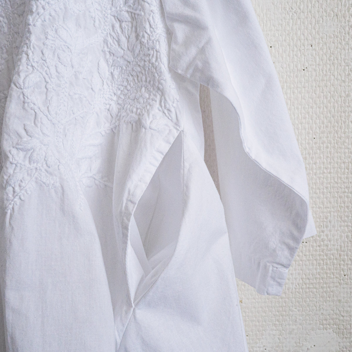 チカン手刺繍シャツ(ハイネック)