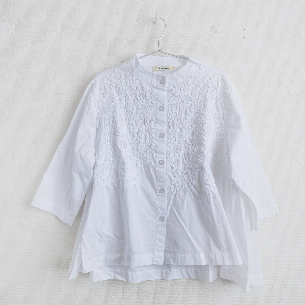 チカン手刺繍シャツ(ハイネック)