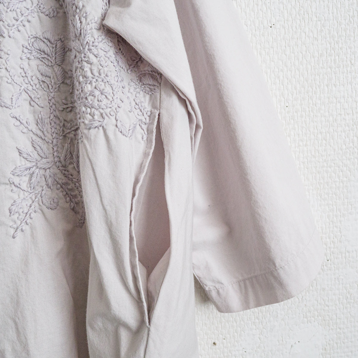 チカン手刺繍シャツ(ハイネック)
