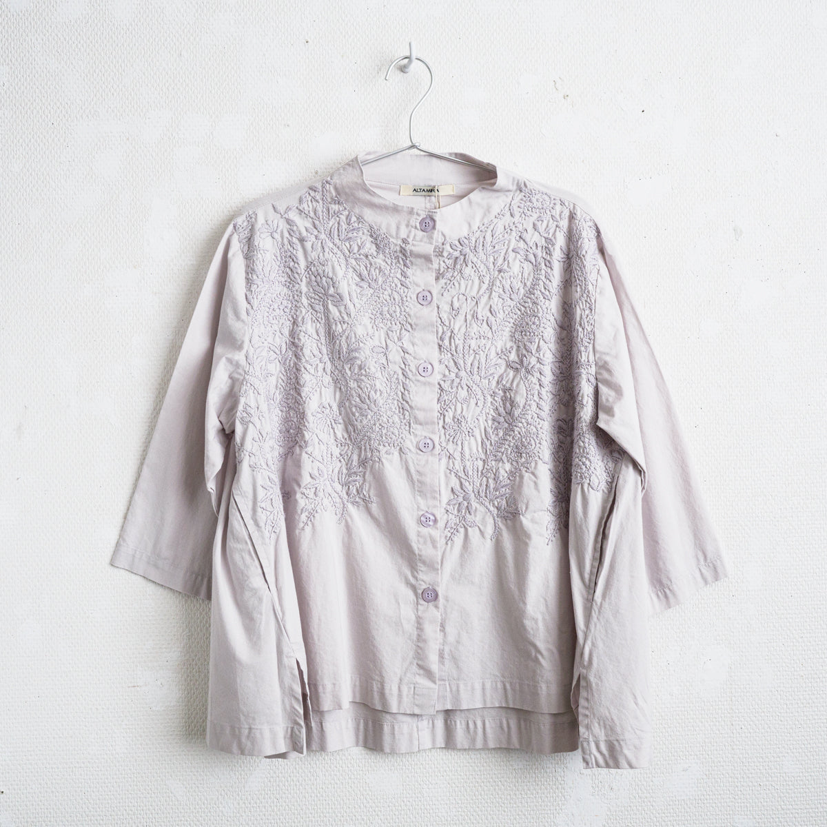 チカン手刺繍シャツ(ハイネック)