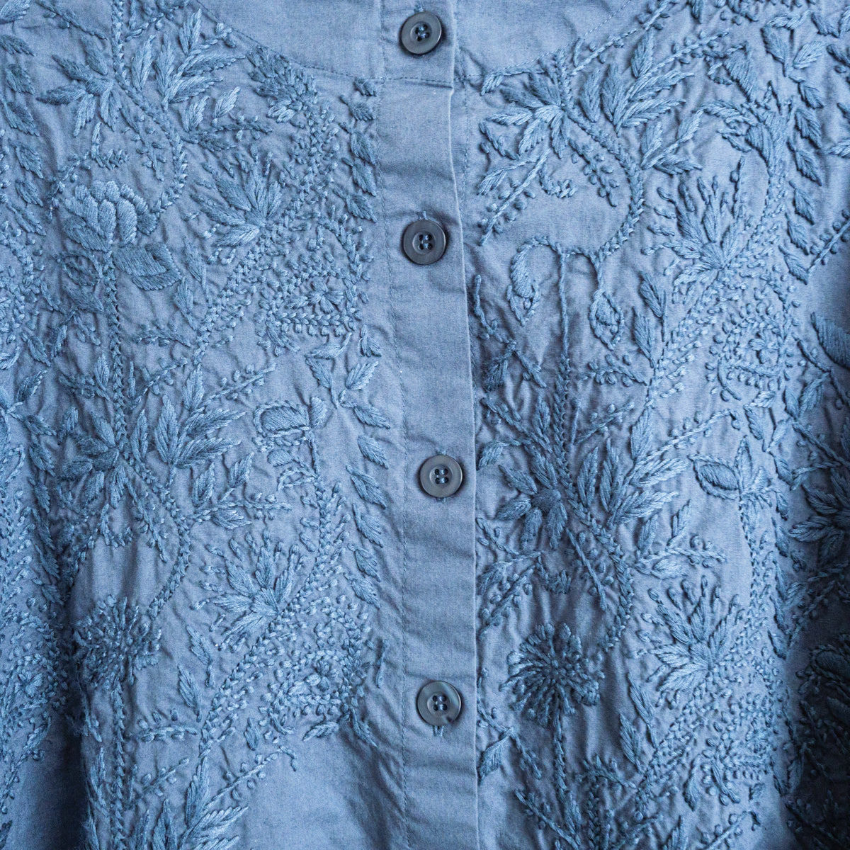 チカン手刺繍シャツ(ハイネック)