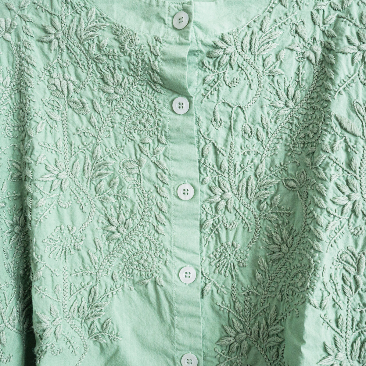 チカン手刺繍シャツ(ハイネック)