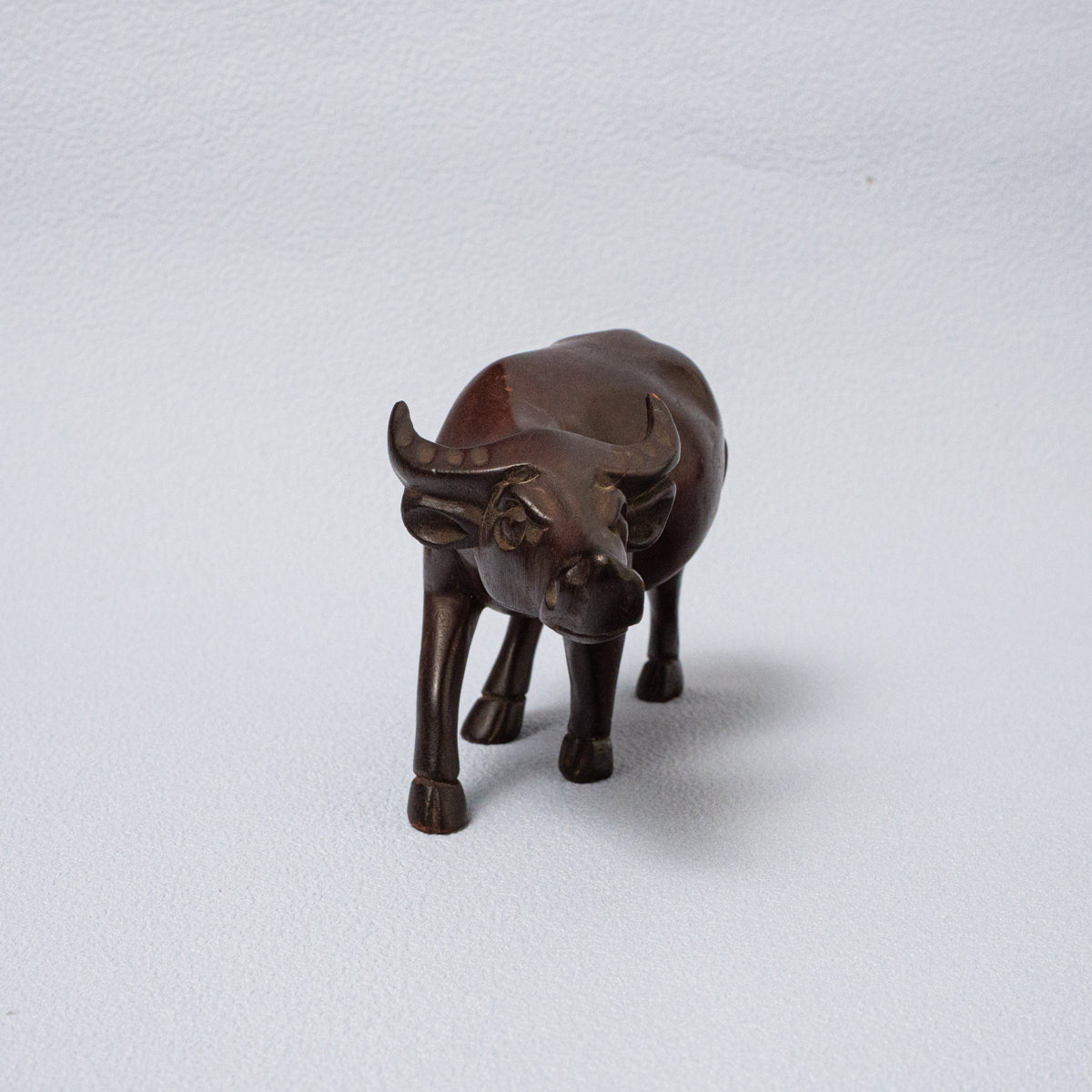 木彫りの水牛