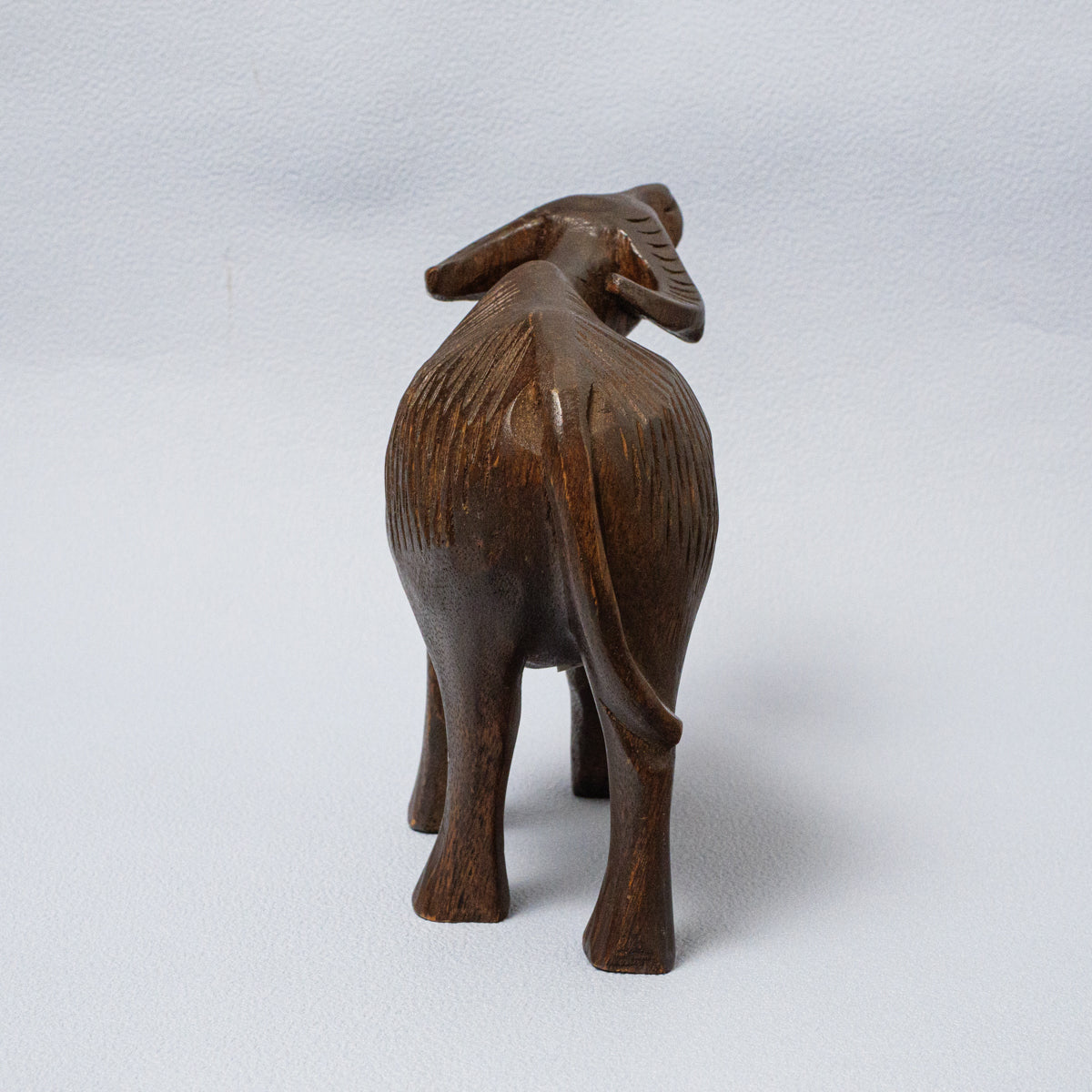 木彫りの水牛