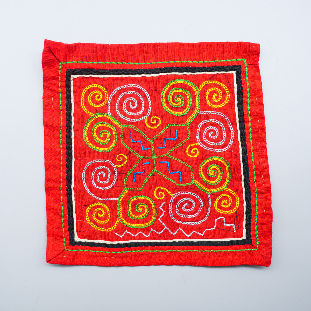 モン族手刺繍敷物