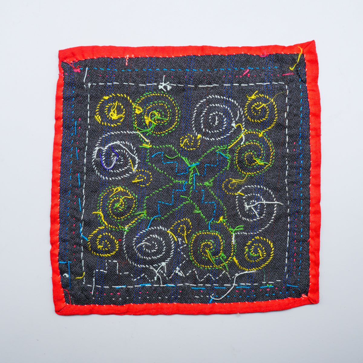 モン族手刺繍敷物