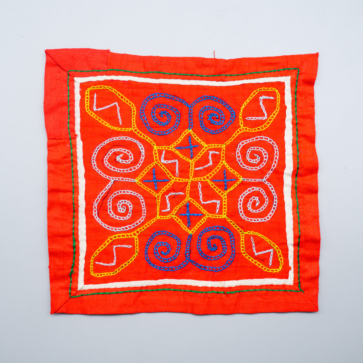 モン族手刺繍敷物