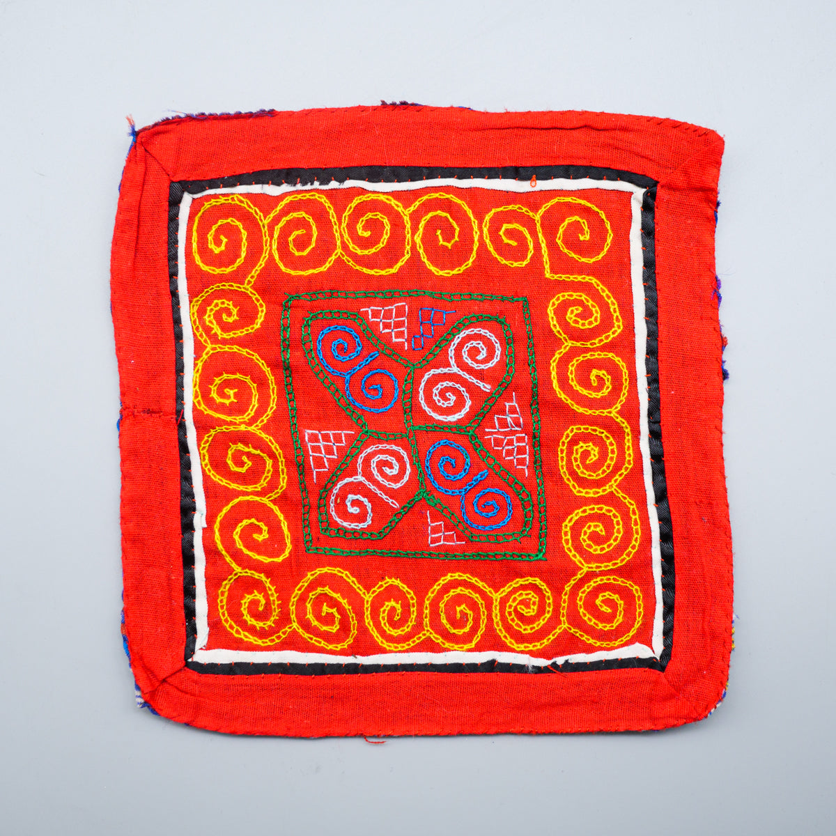 モン族手刺繍敷物