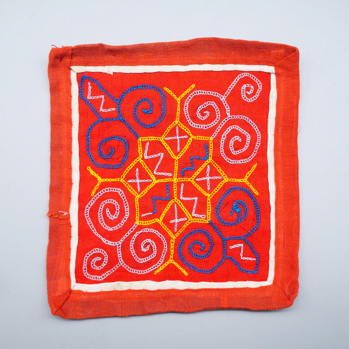 モン族手刺繍敷物