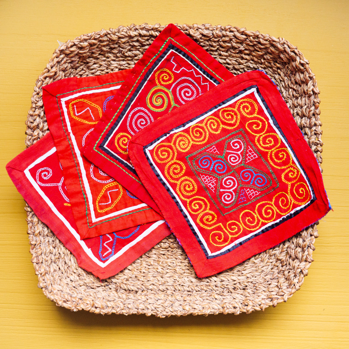 モン族手刺繍敷物