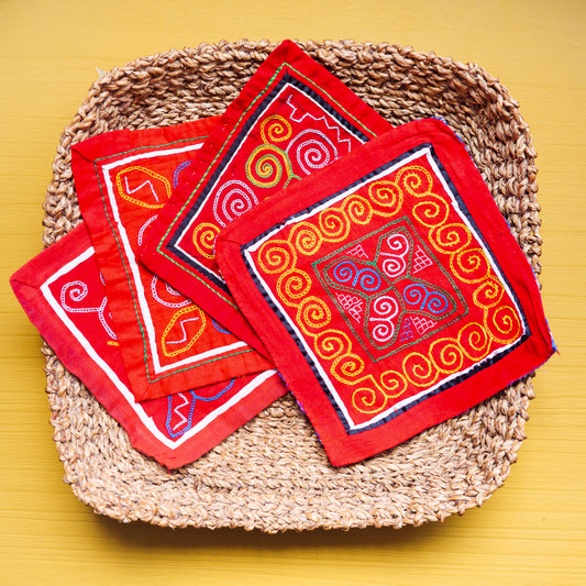 モン族手刺繍敷物