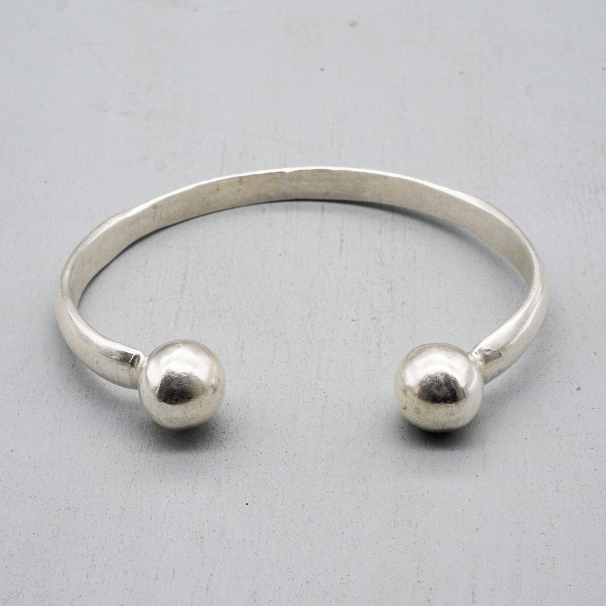 カレンシルバーバングル