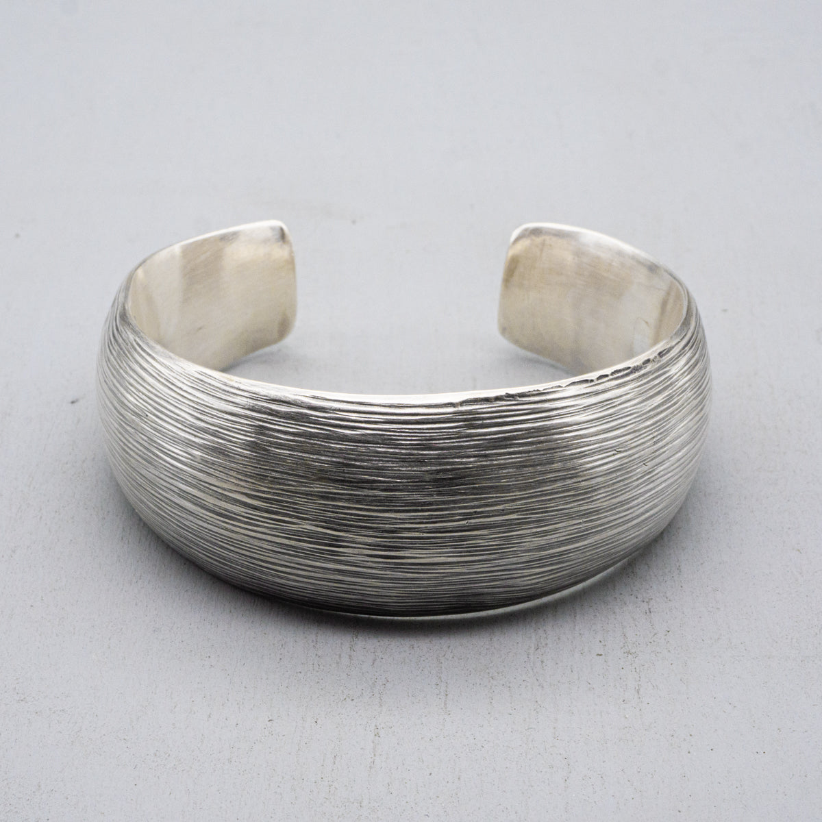 カレンシルバーバングル