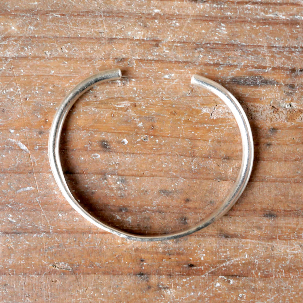 カレンシルバーバングル