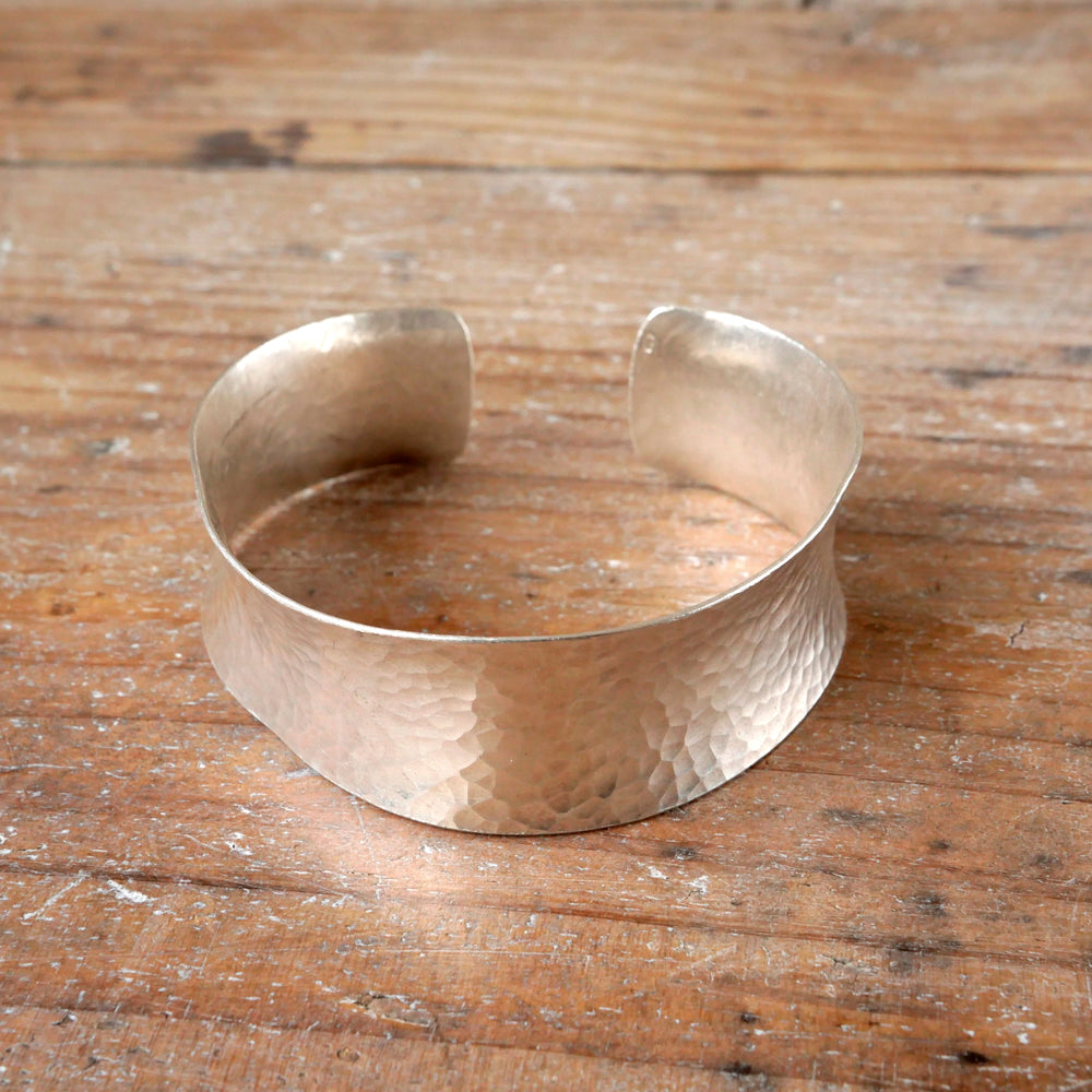 カレンシルバーバングル