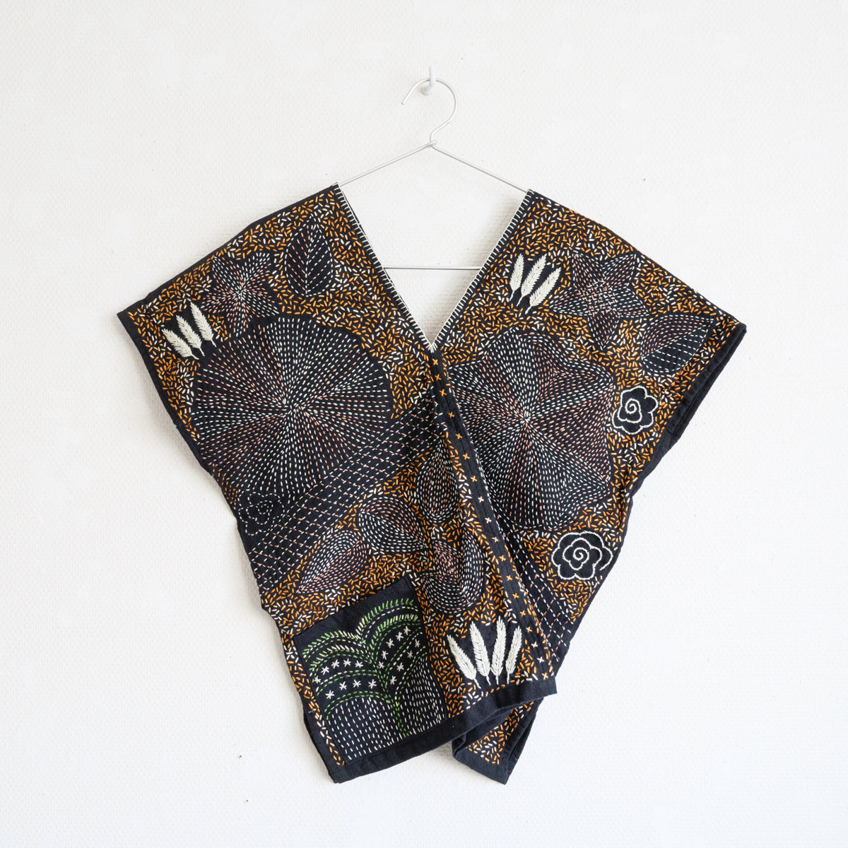 ラワ族刺繍スクエアトップス