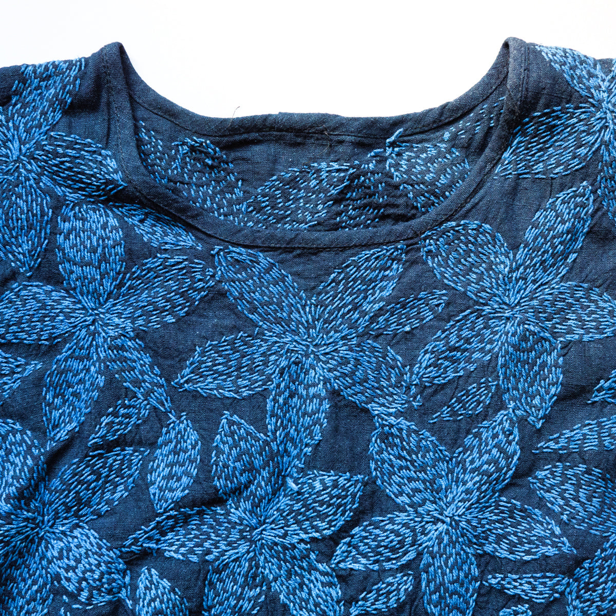 ヤオ族刺し子草木染ブラウス(青花)