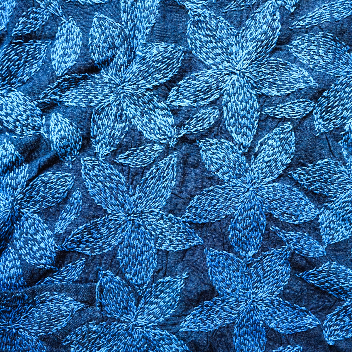 ヤオ族刺し子草木染ブラウス(青花)