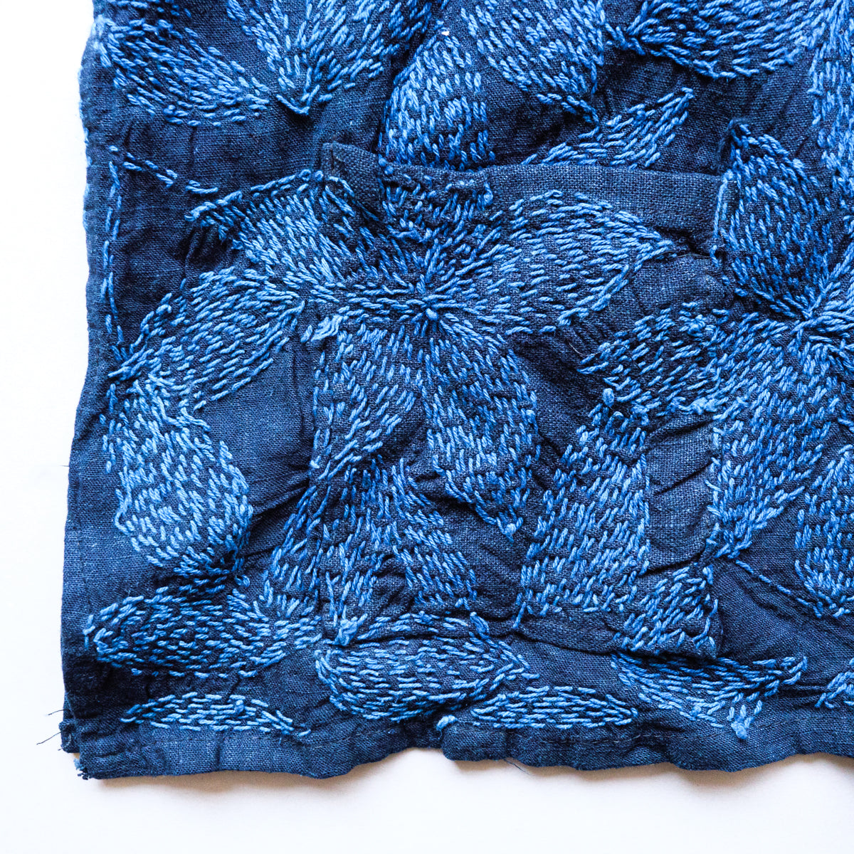 ヤオ族刺し子草木染ブラウス(青花)