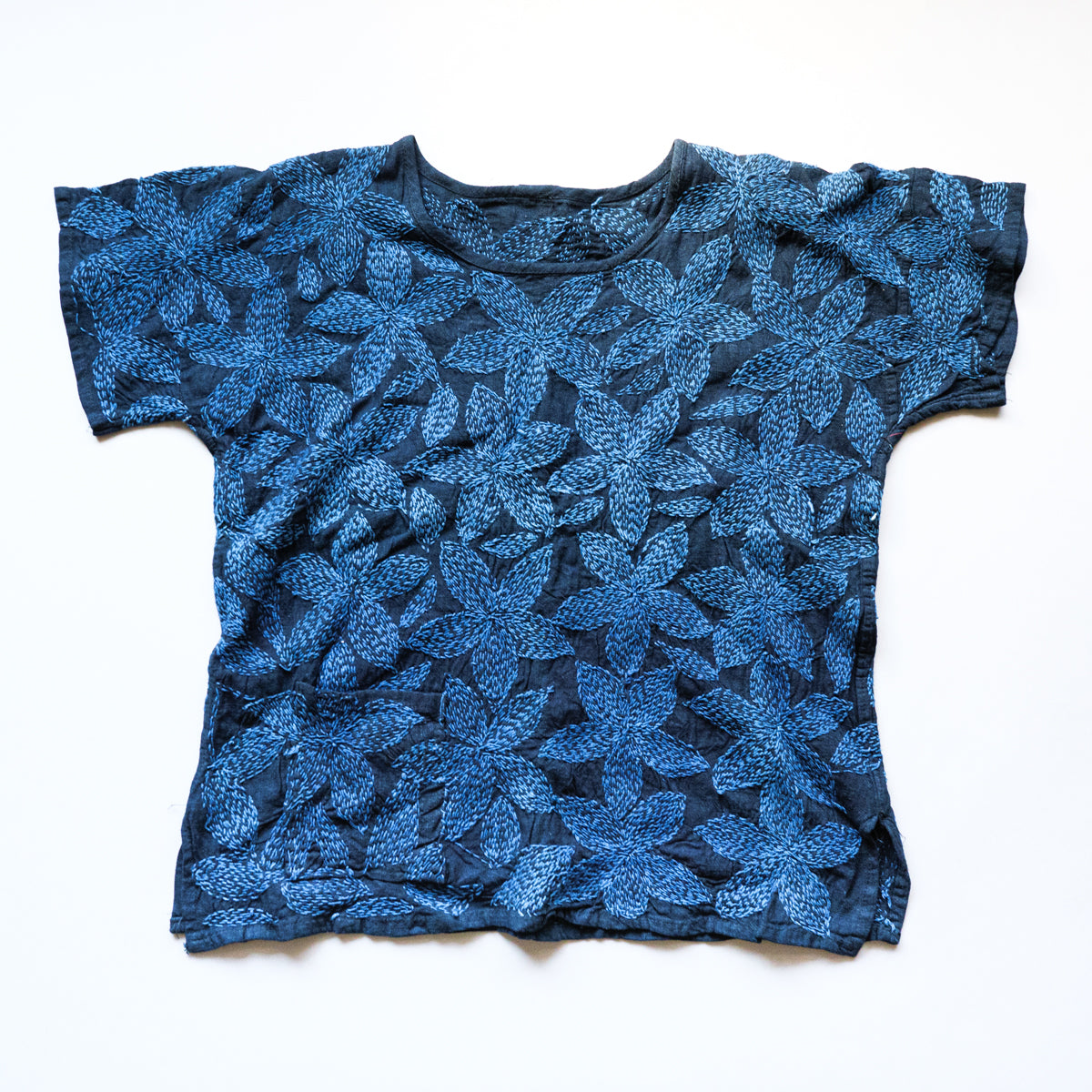 ヤオ族刺し子草木染ブラウス(青花)