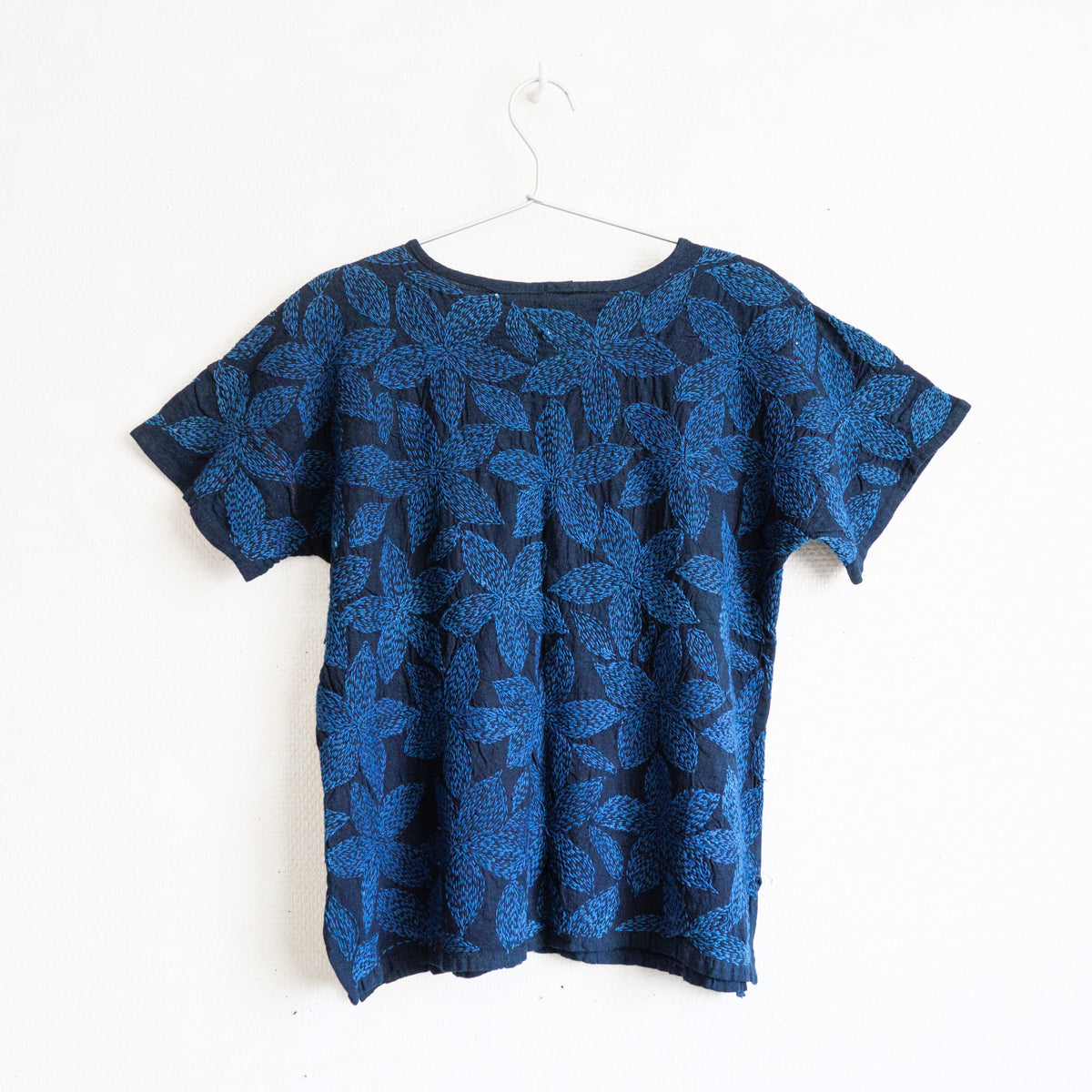 ヤオ族刺し子草木染ブラウス(青花)