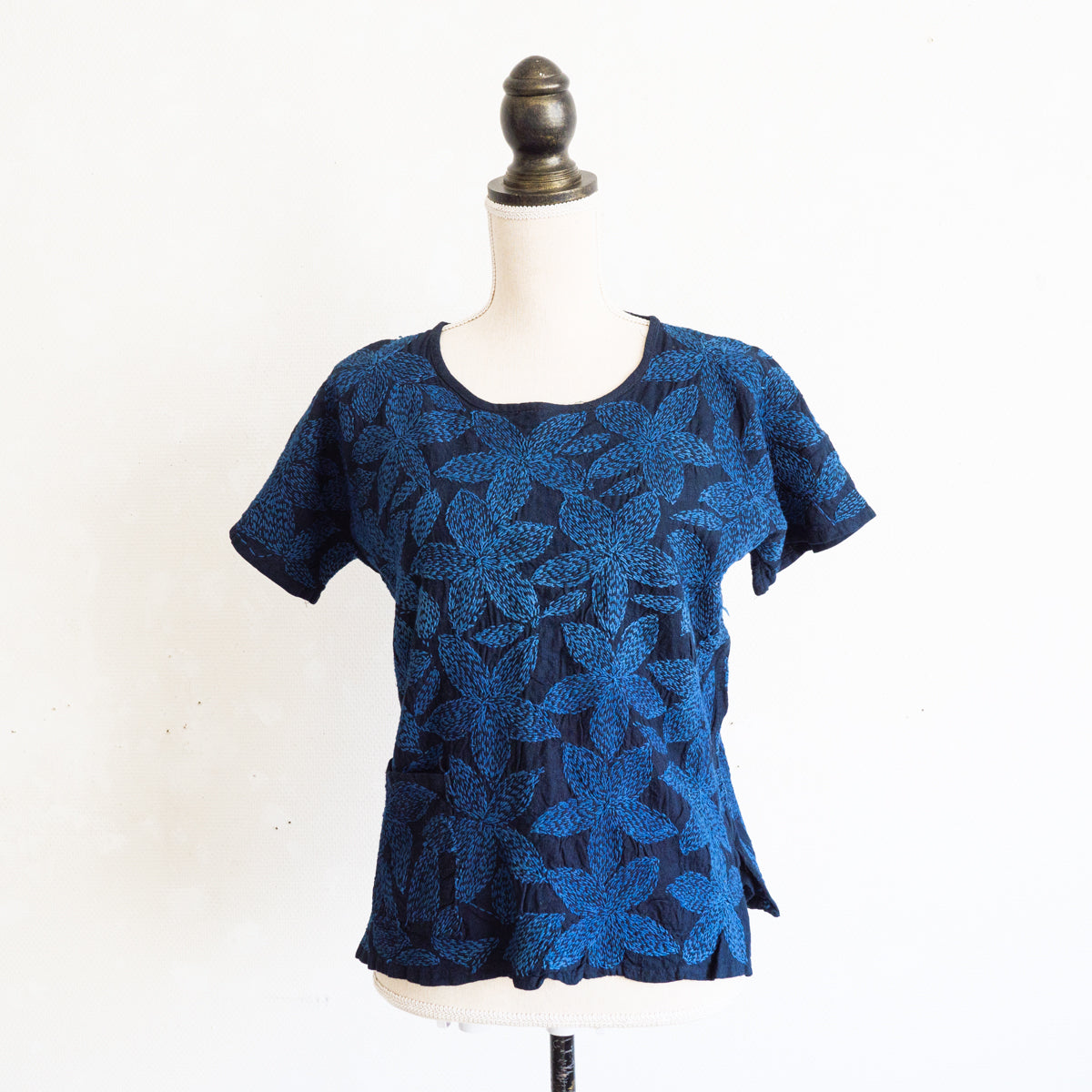 ヤオ族刺し子草木染ブラウス(青花)