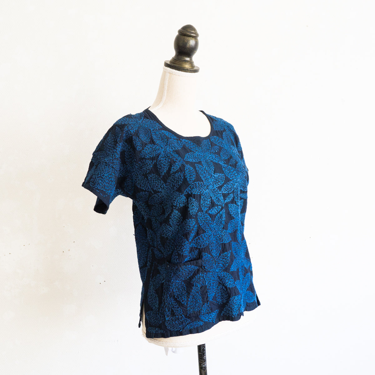 ヤオ族刺し子草木染ブラウス(青花)