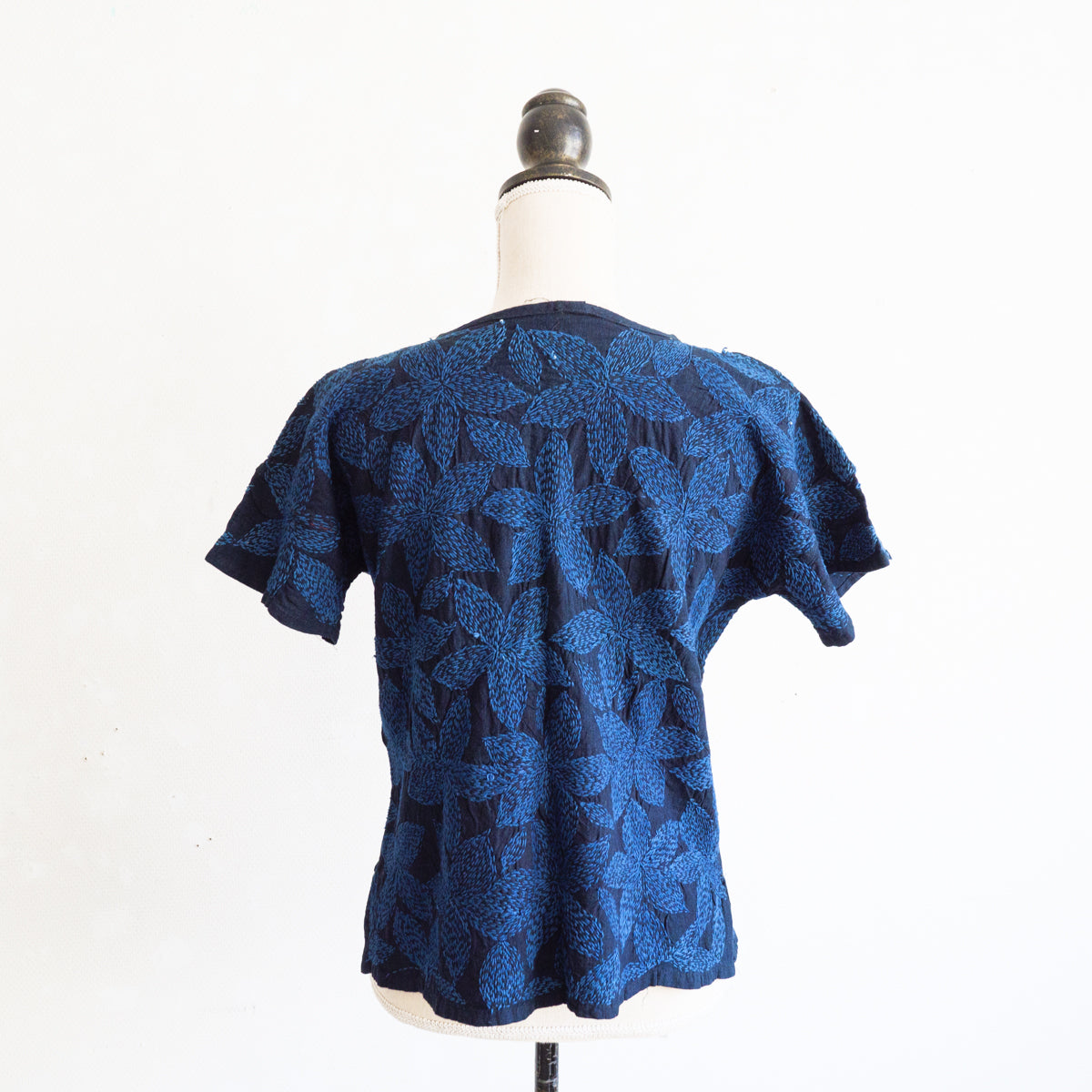 ヤオ族刺し子草木染ブラウス(青花)