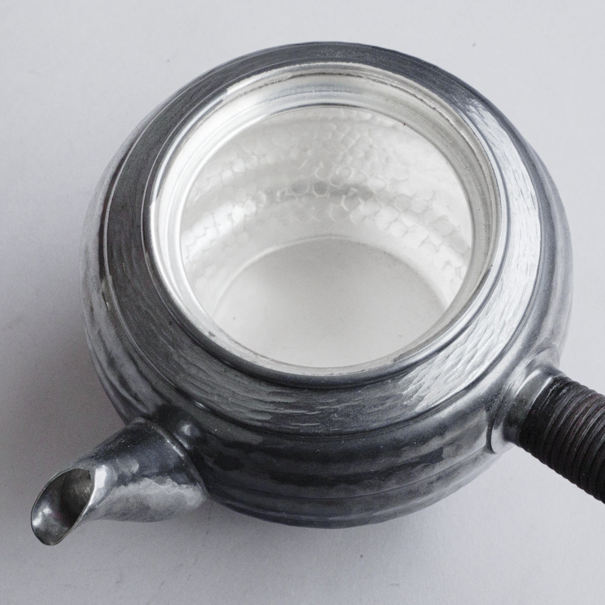 真鍮製急須丸形(中)段付