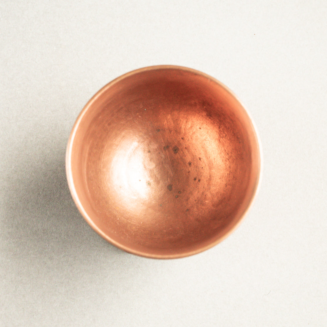 銅製三つ足ぐい呑み