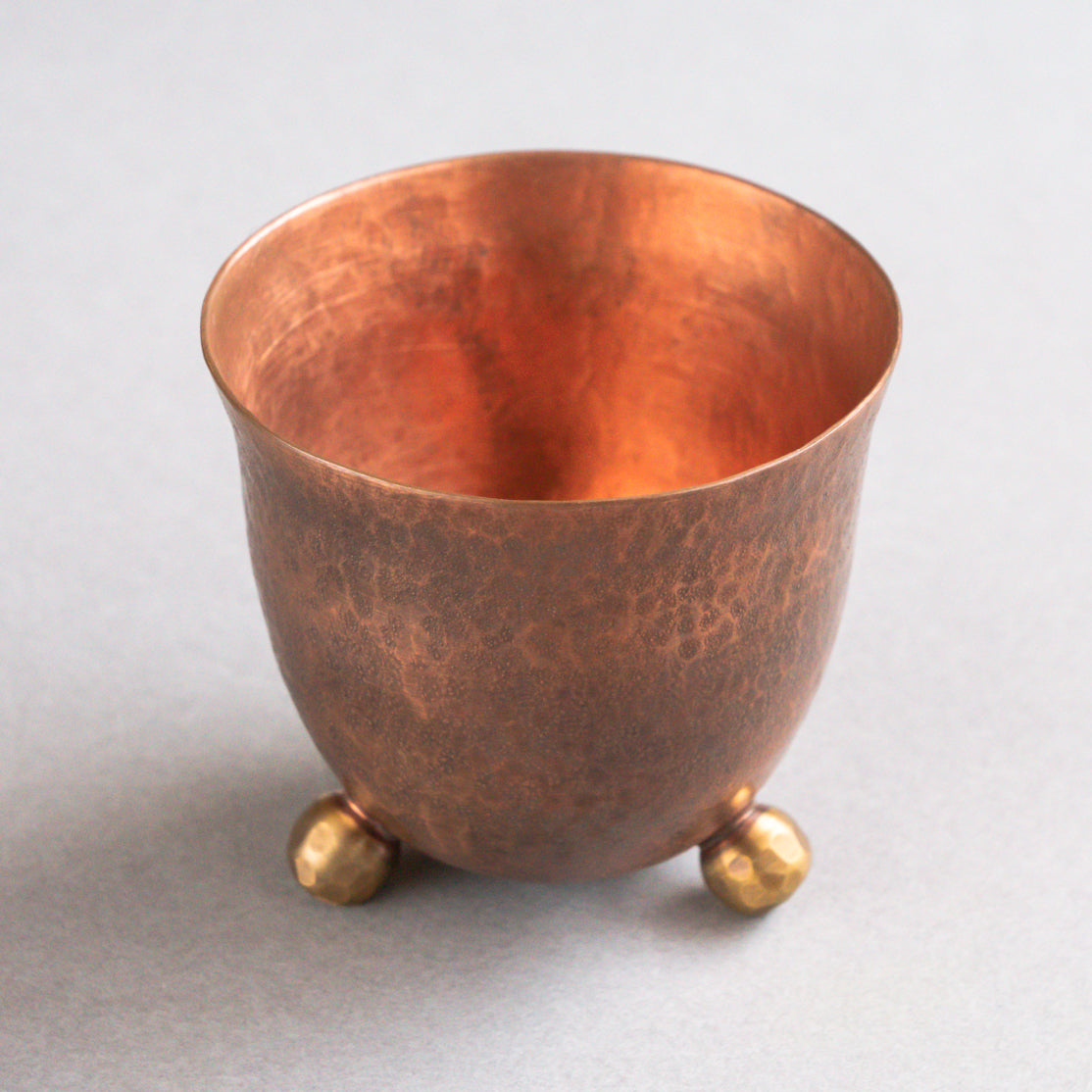 銅製三つ足ぐい呑み