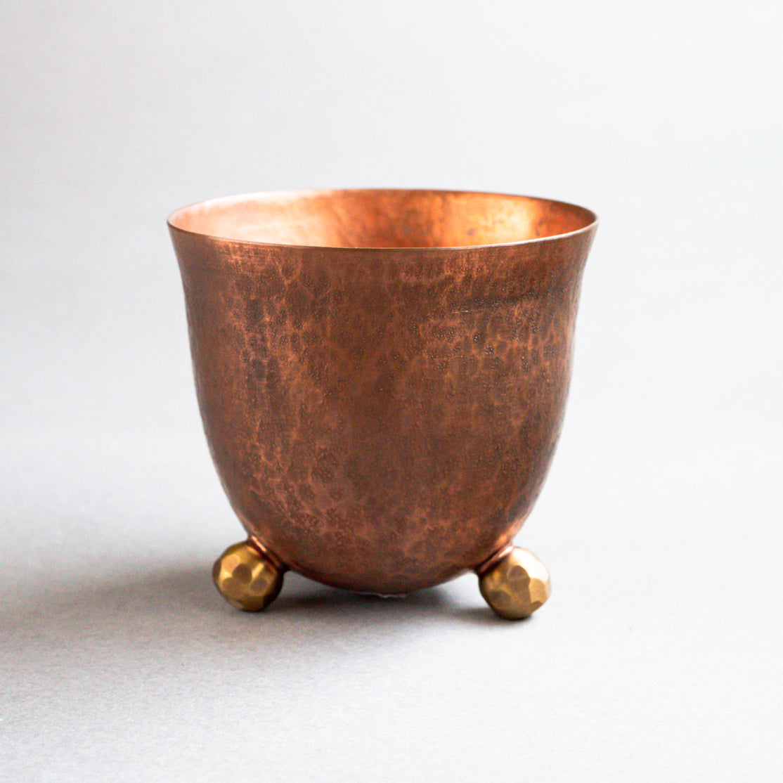 銅製三つ足ぐい呑み