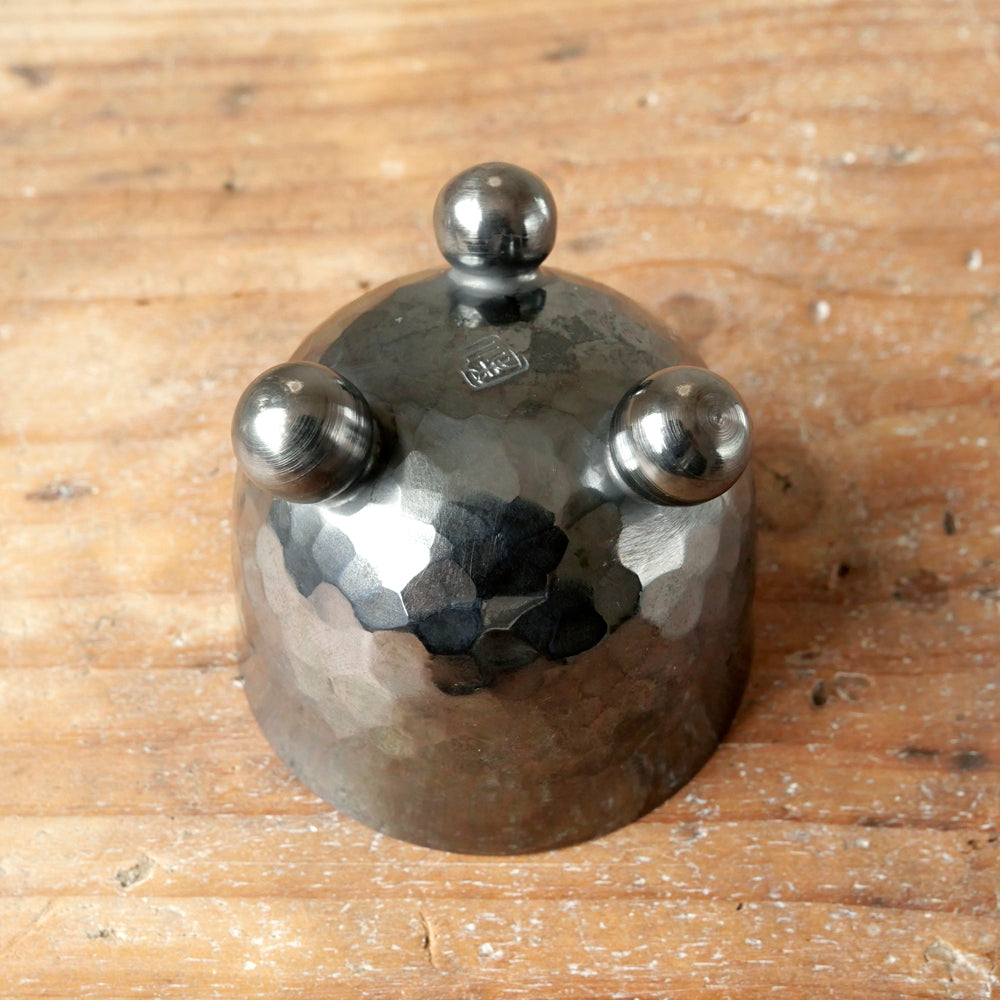 真鍮三つ足ぐい呑み