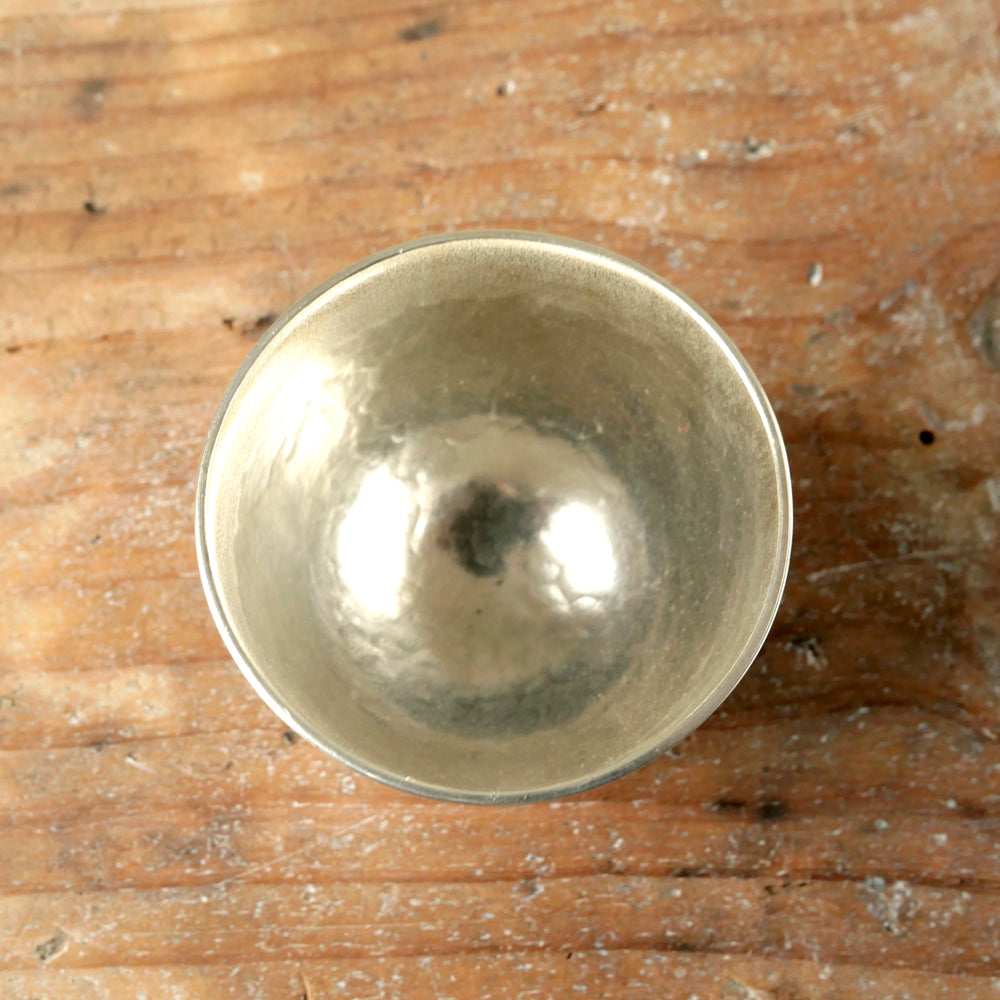 真鍮三つ足ぐい呑み