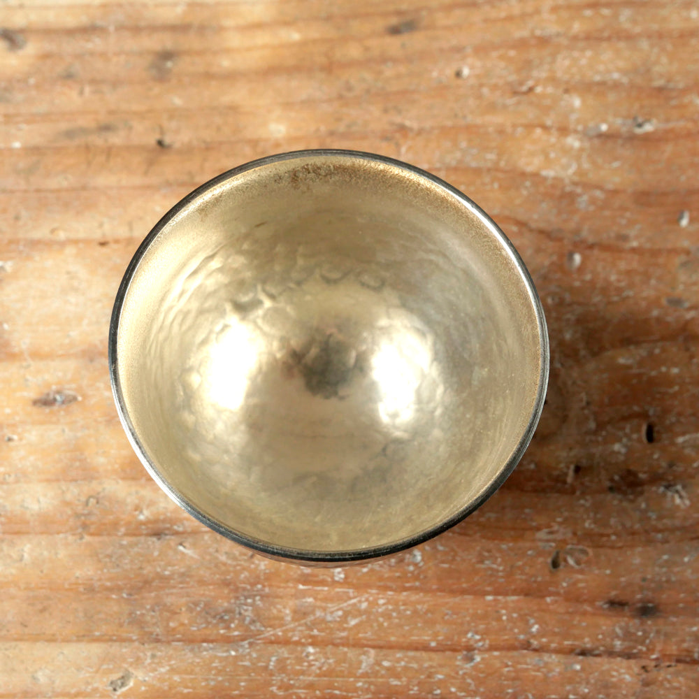 真鍮三つ足ぐい呑み