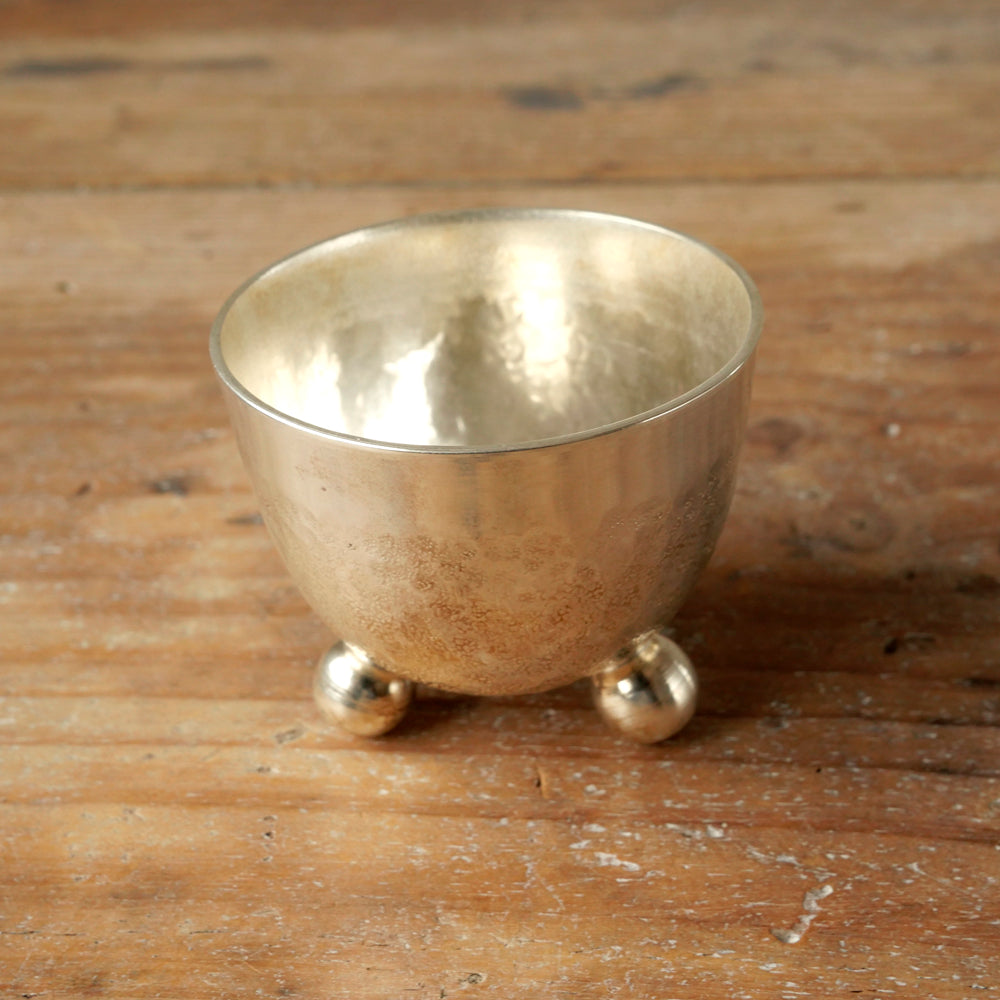 真鍮三つ足ぐい呑み