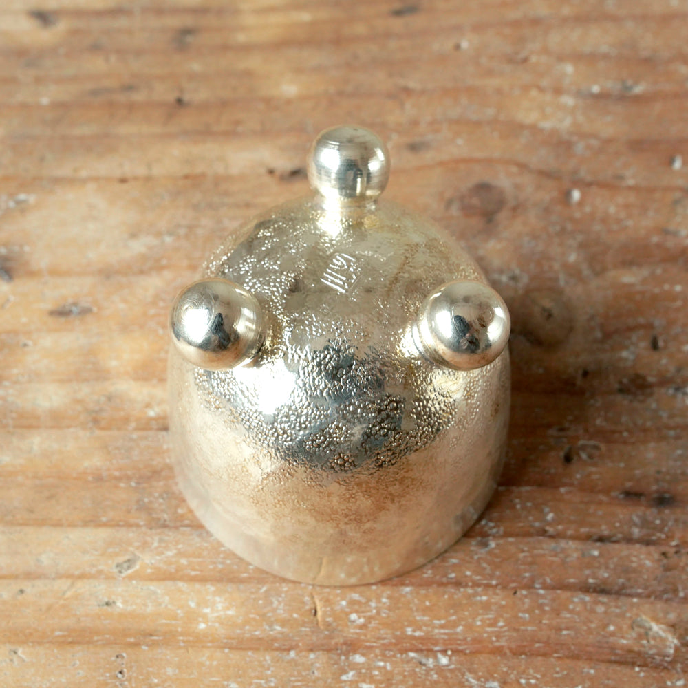 真鍮三つ足ぐい呑み