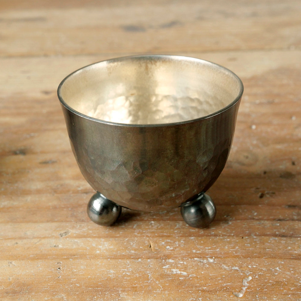 真鍮三つ足ぐい呑み