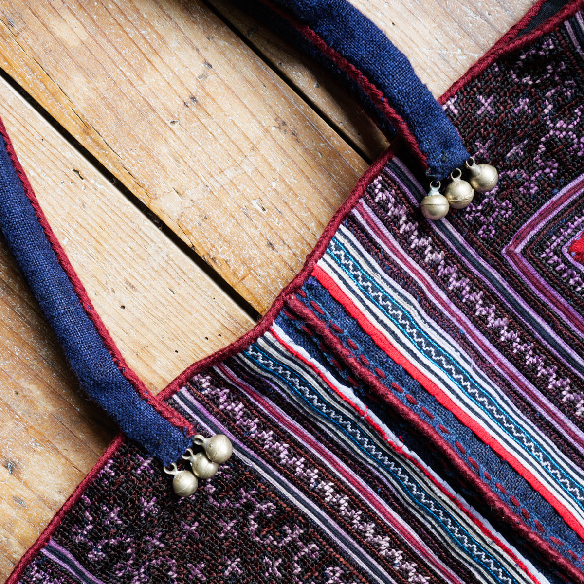 モン族シルクリネントートバッグ