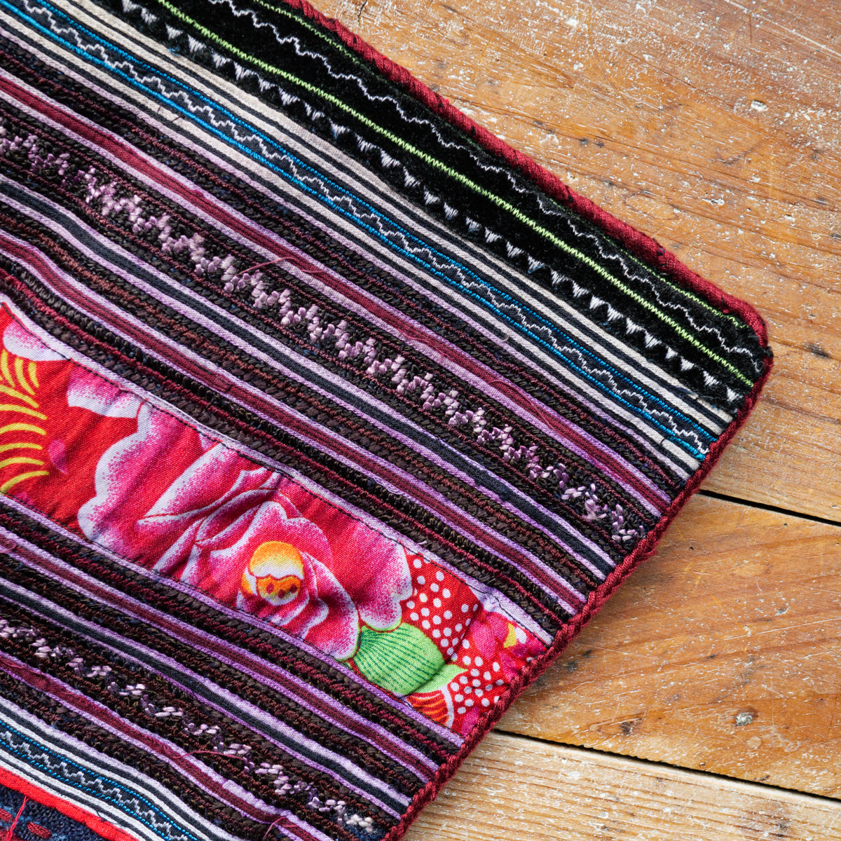 モン族シルクリネントートバッグ