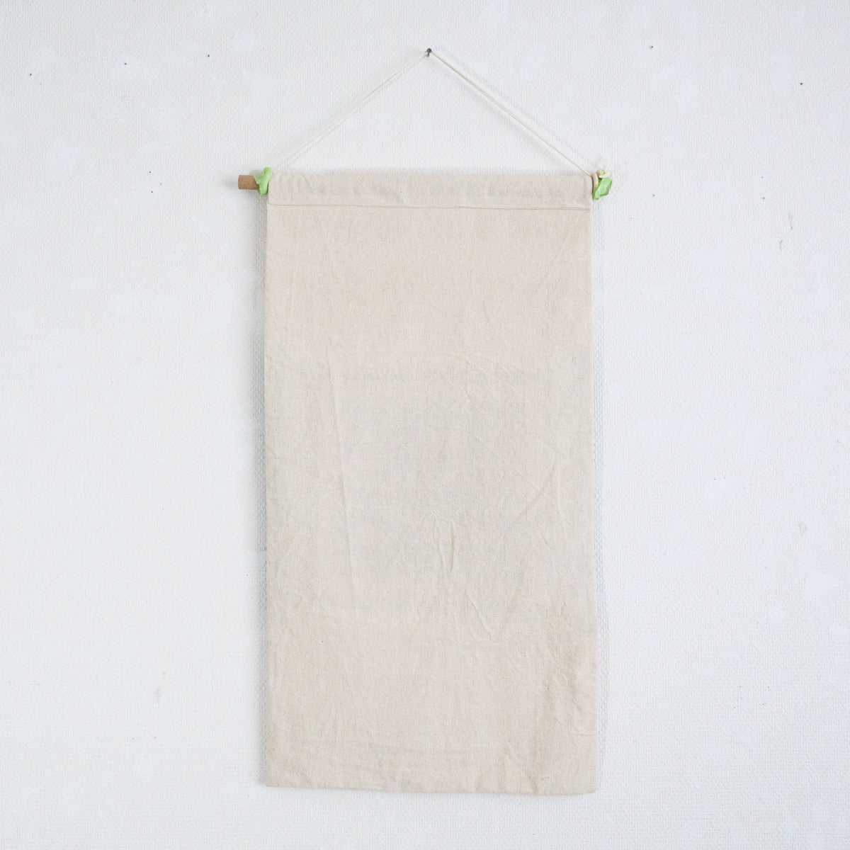 モン族手刺繍タペストリー