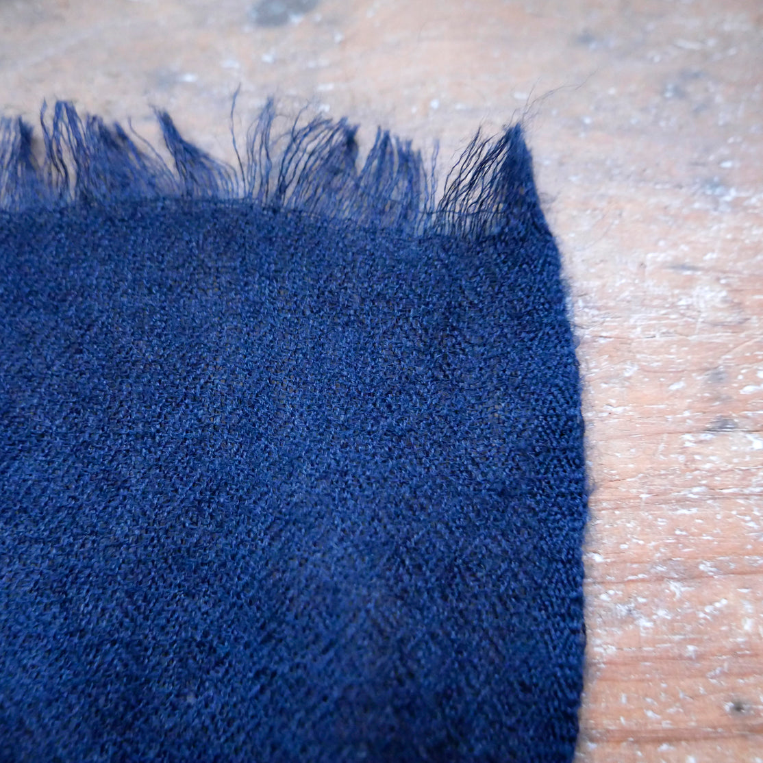 カシミヤ細毛ライトストール(藍染)