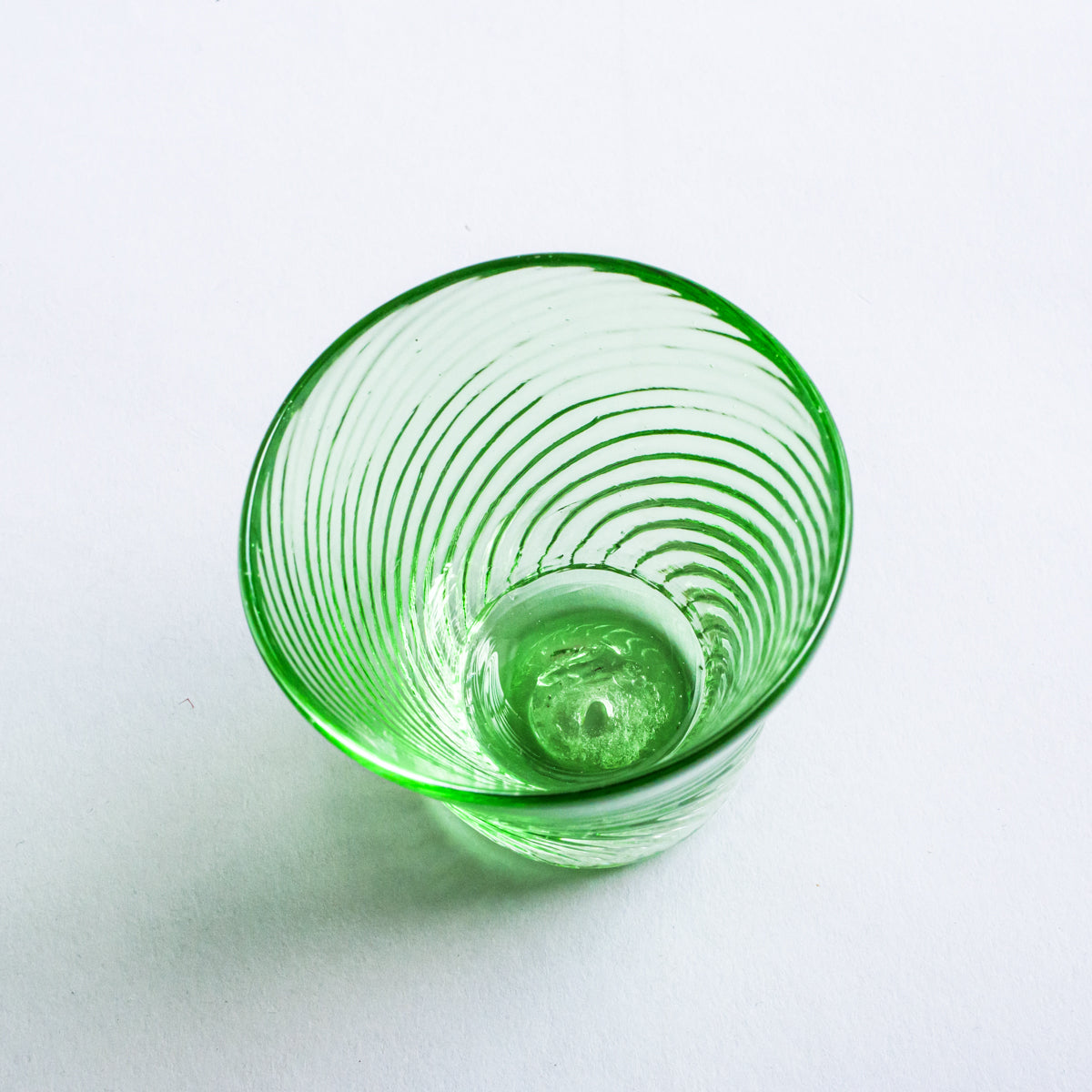 再生ガラスカップ(渦巻き)