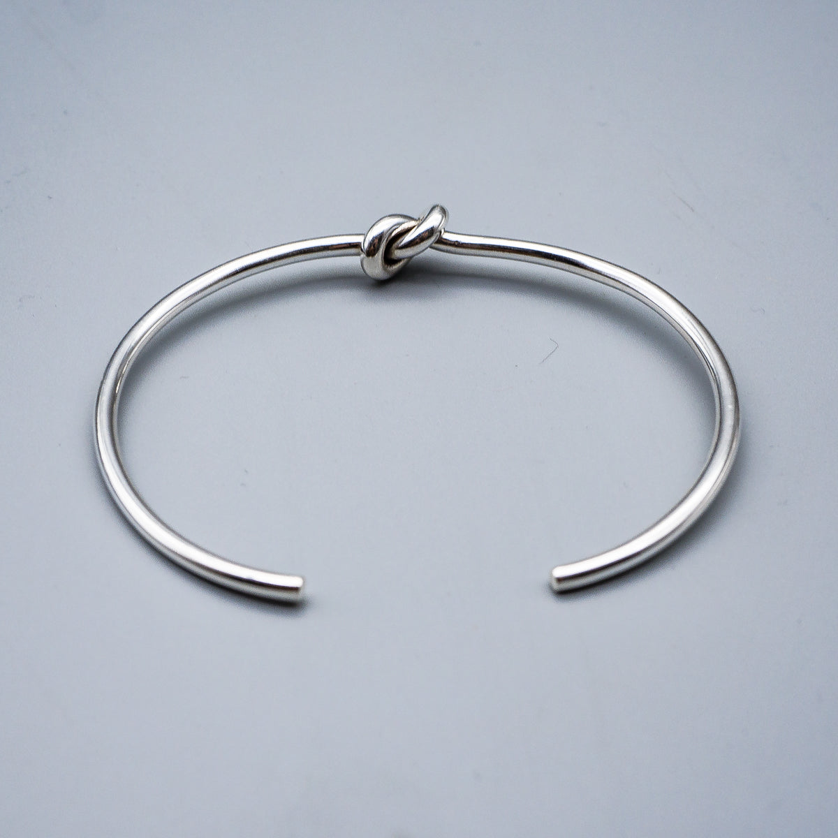 カレンシルバーバングル