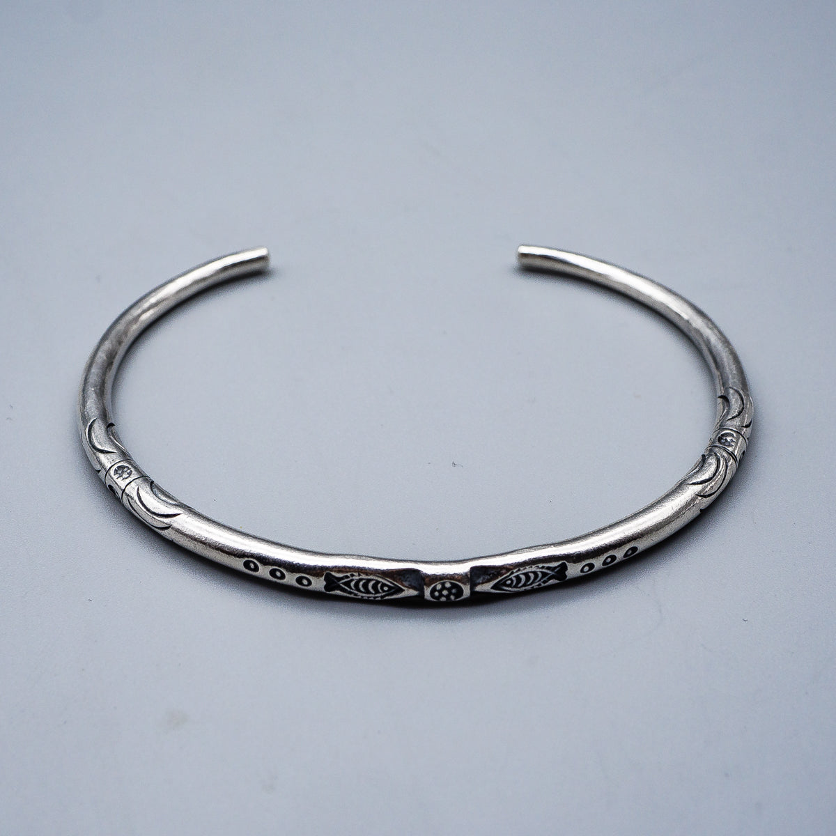 カレンシルバーバングル