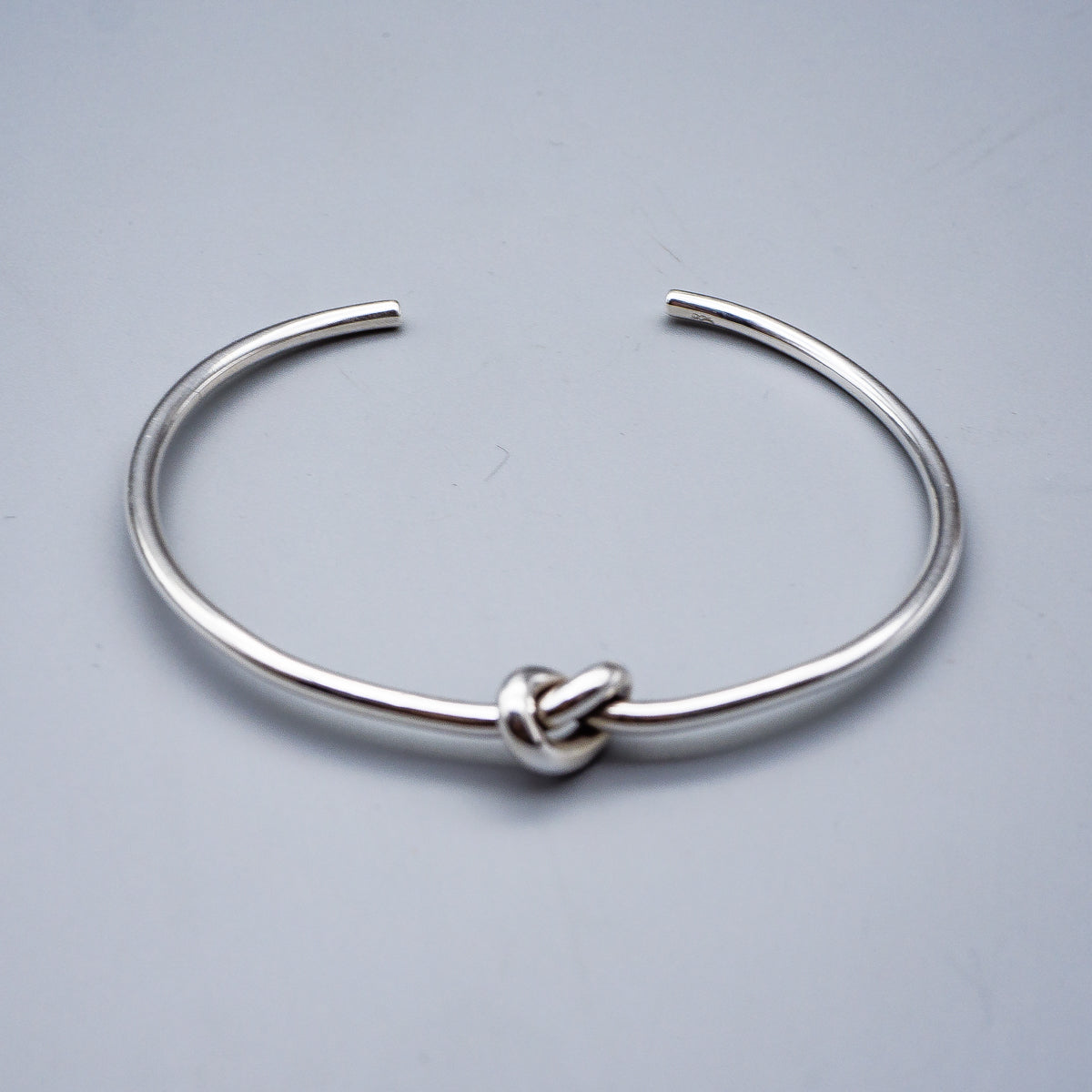カレンシルバーバングル