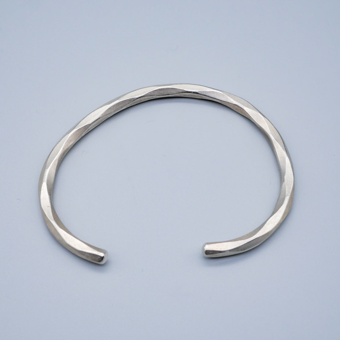 カレンシルバーバングル