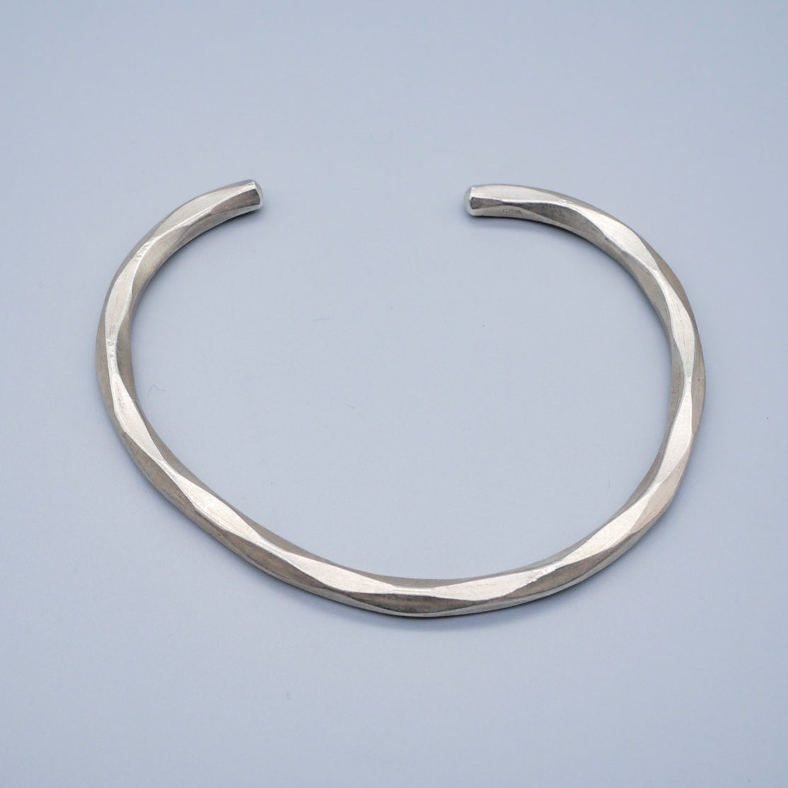 カレンシルバーバングル