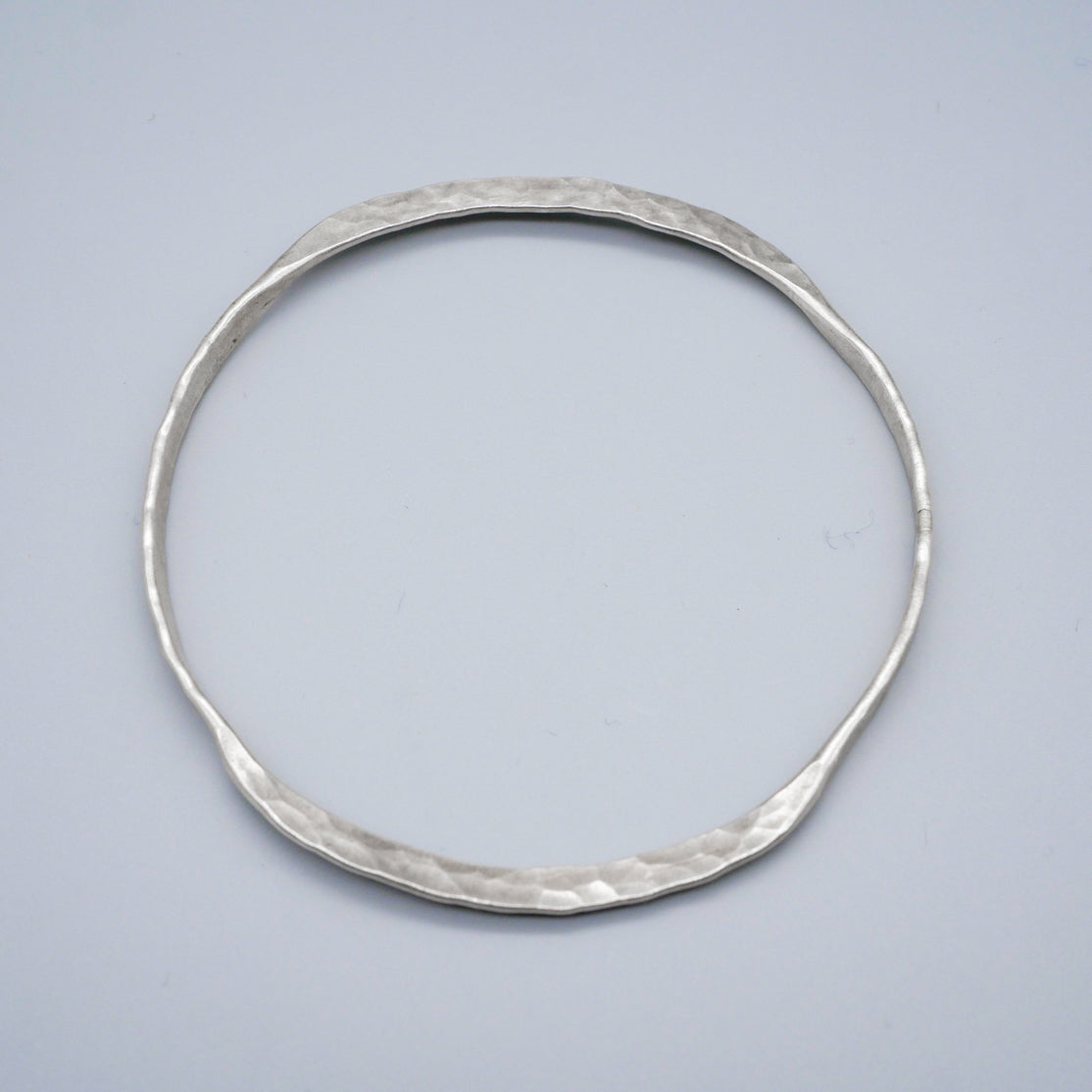 カレンシルバーバングル